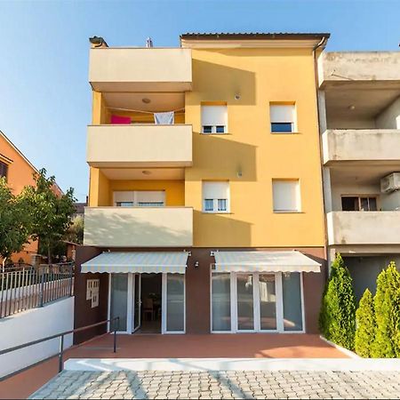 Apartments Hana Pula Bagian luar foto