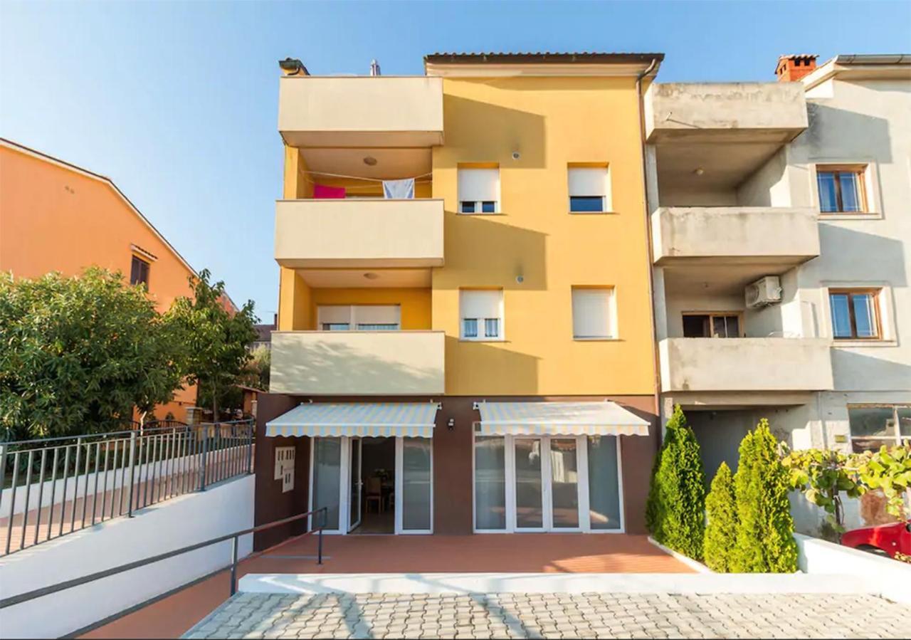 Apartments Hana Pula Bagian luar foto